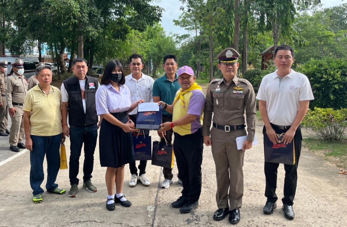 กต.ตร.สภ.วังน้ำเขียว มอบทุนการศึกษาบุตรข้าราชการตำรวจ สภ.วังน้ำเขียว