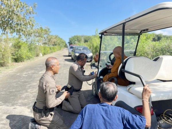 สภ.วังน้ำเขียว ถวายภัตตาหารเพล ทำความสะอาดปัดกวาดลานวัด และประสานงานข้อมูล ด้านการจราจรภายในวัด  เนื่องในงานทอดกฐินสามัคคี