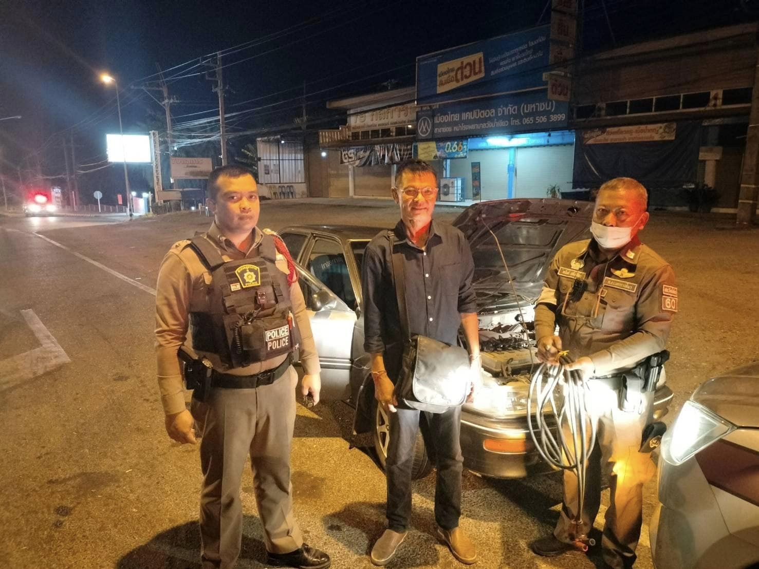 แบตหมดไม่เป็นไร ตำรวจพร้อมบริการ