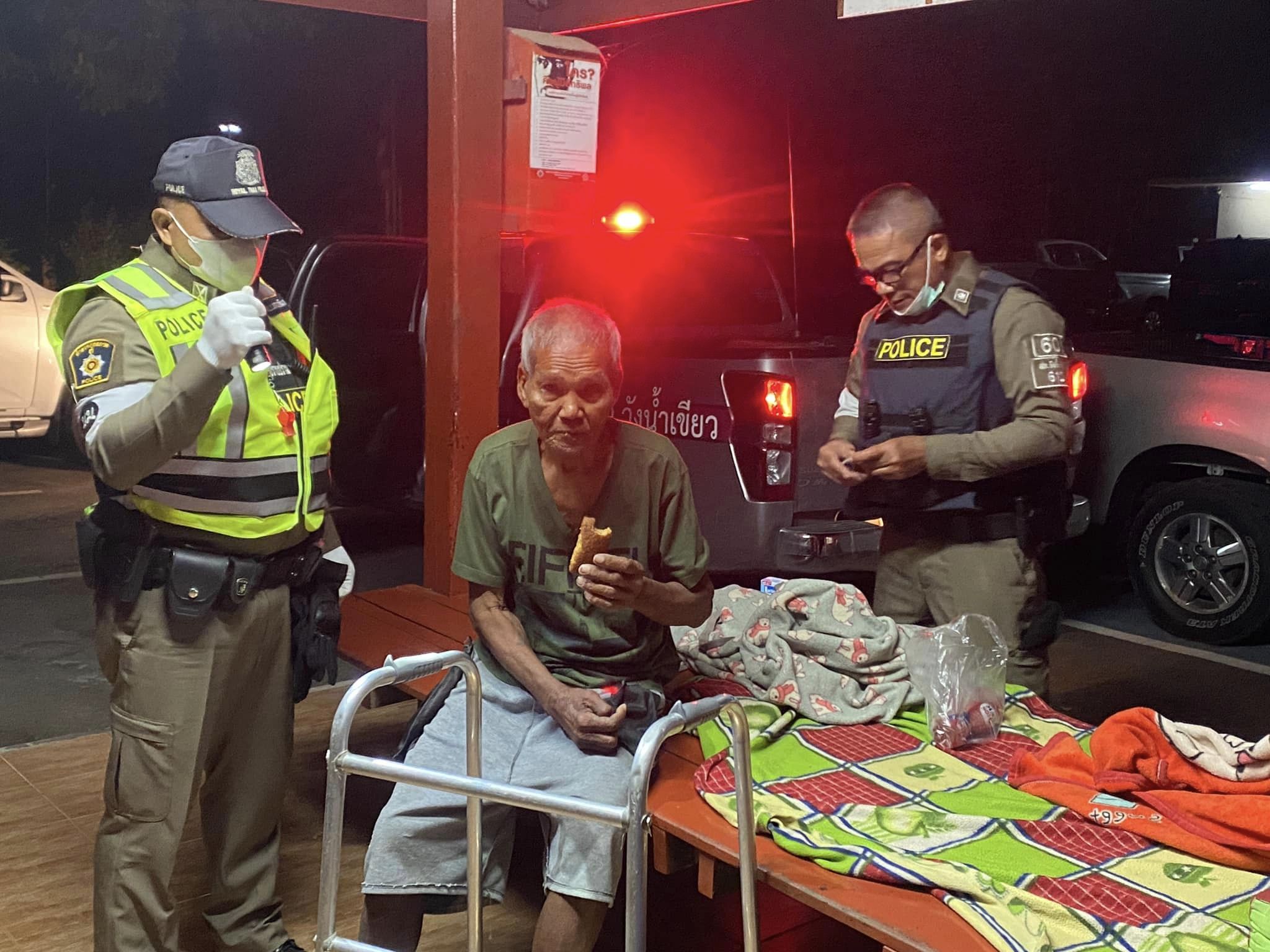 พักผ่อนก่อนนะตาพรุ่งนี้ก็เช้าเเล้ว