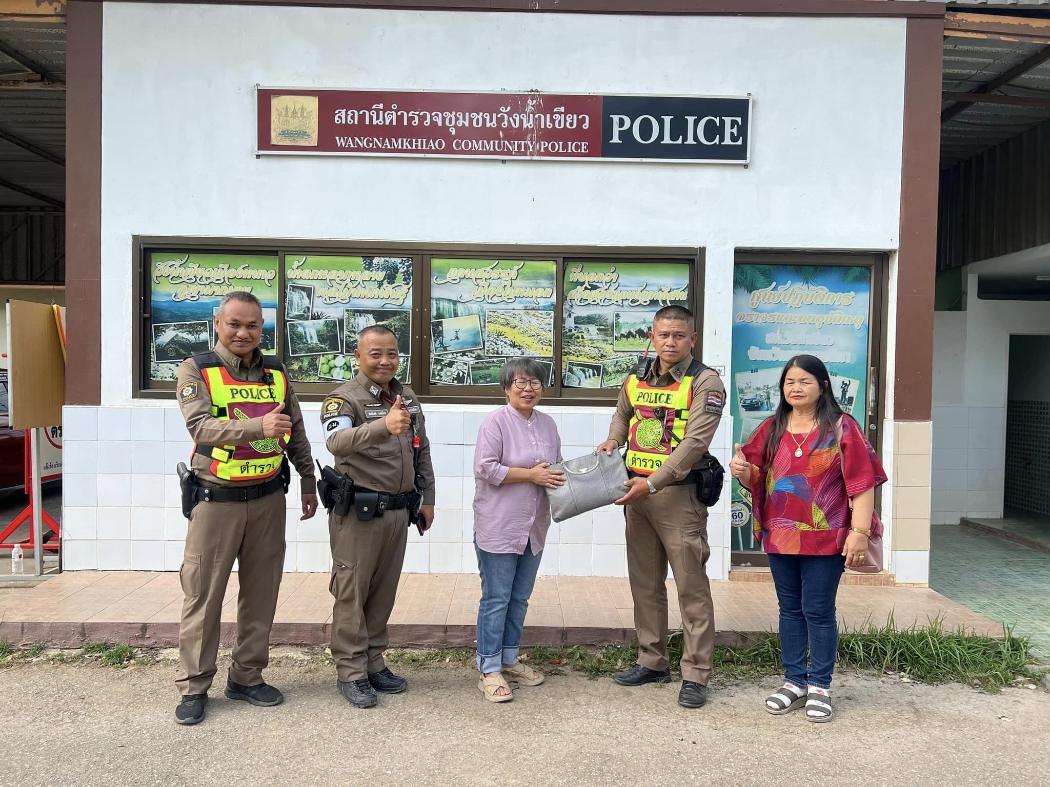 ประชาชนลืมกระเป๋าเงินไว้ที่ร้านอาหาร