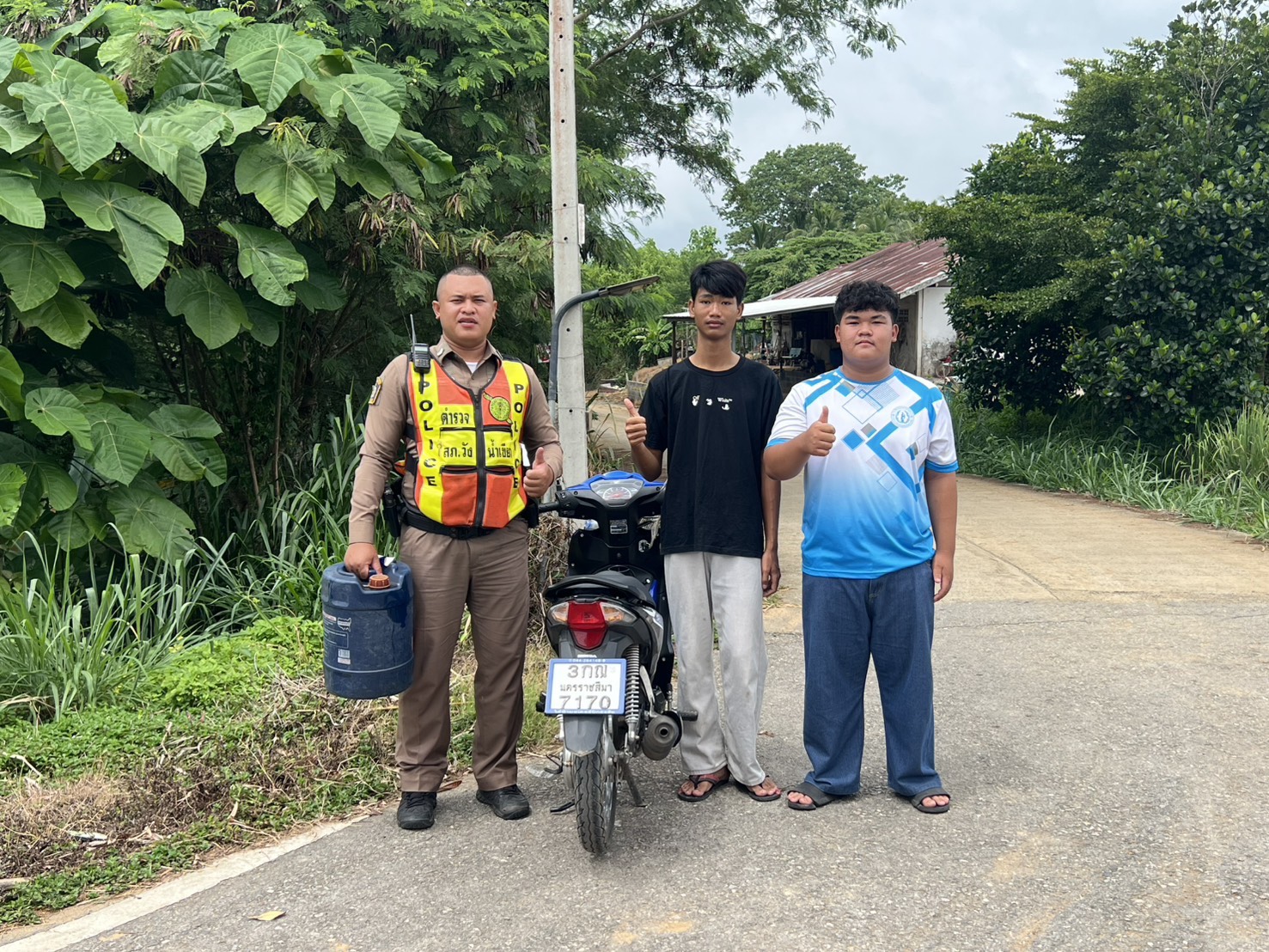 น้ำมันหมด เบรคสะบัด ครัชเสีย เกียร์หลุด เครื่องสะดุด เพลาหัก สลักหาย เรียกใช้บริการ สภ.วังน้ำเขียวได้เลย
